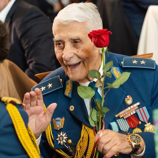 Infinită recunoștință pentru domnul General Radu Theodoru, ofițer de aviație în Al Doilea Război Mondial, care azi a fost condus pe ultimul drum.